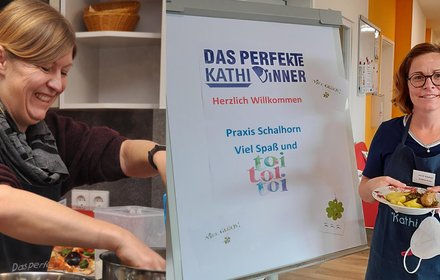 Die Bürgermeisterin greift zum Kochlöffel